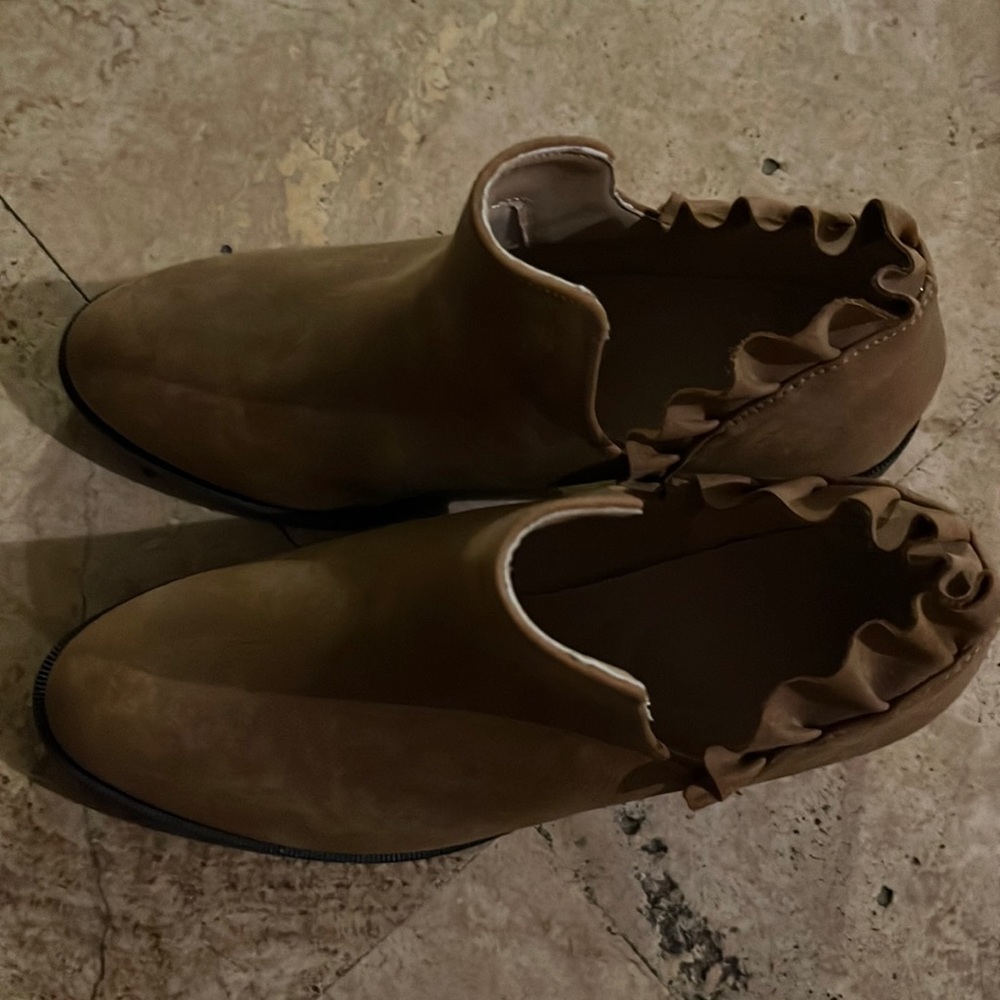 Like new size 5 1/2